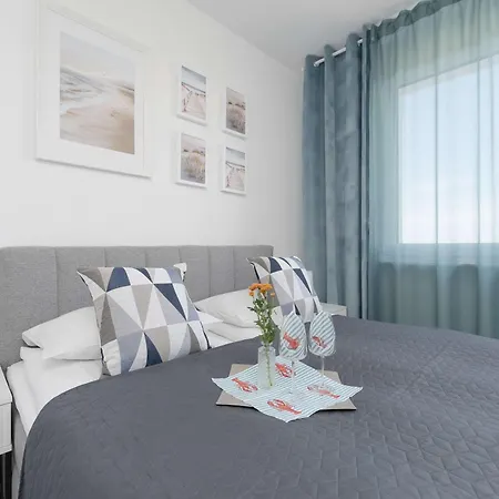 Stylish With A Balcony Near Center By Renters Apartment *