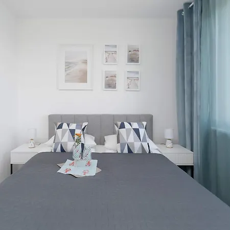 Stylish With A Balcony Near Center By Renters Apartment