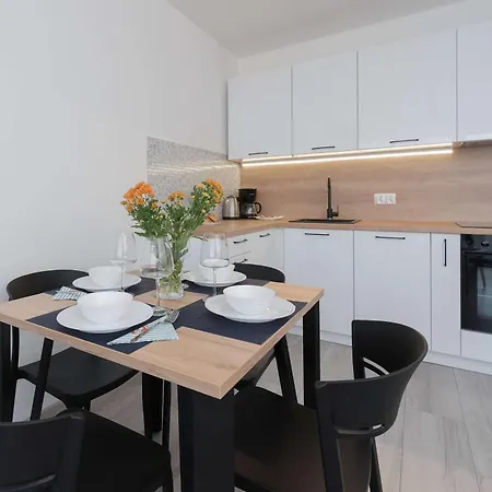 Stylish With A Balcony Near Center By Renters Apartamento *